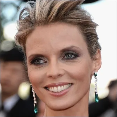 Sylvie Tellier, Miss France 2002, participe au boycott de l'élection de Miss Monde 2002 se déroulant au Nigéria en soutien à Amina Lawal qui est condamnée à mort. Quel chef d'accusation est retenu contre Amina Lawal ?