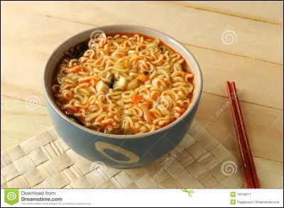 Qu'aimes-tu le plus entre les hot cats, la tarte, le thé de fleurs jaunes et les nouilles ?