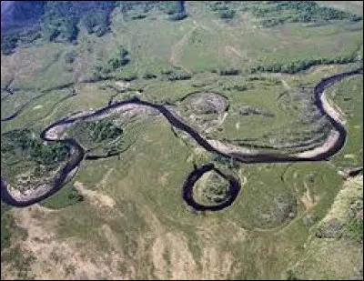 Son débit moyen à l'embouchure est de 11 000 m3/s.