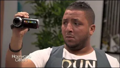 Pourquoi Alex vit-il dans la résidence ?