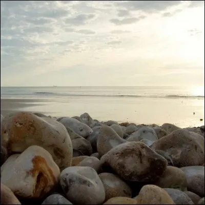 Cette plage de galets est située en Seine-Maritime. De laquelle s'agit-il ?