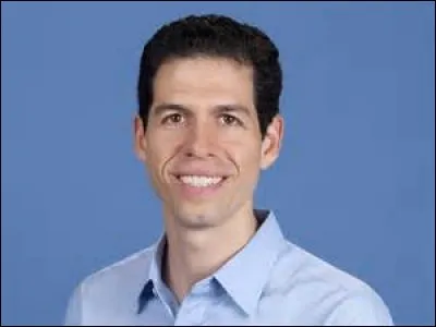 Qui est-ce ? Et quel poste a-t-il dans cette entreprise ?