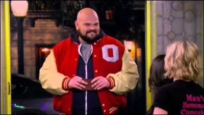 Comment se nomme ce personnage de 2 Broke Girls ?