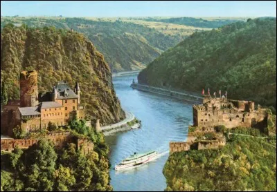 Quel fleuve est une frontière naturelle entre la France et l'Allemagne ?