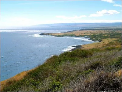 Quel synonyme de la "côte" désigne la zone de contact entre la terre et la mer ?