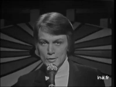 " Alors je m'habille très vite Je sors de la chambre ...
Tout seul je bois mon café Je suis en retard
Sans bruit je quitte la maison Tout est gris dehors" Quel est le titre de cette chanson de Claude François, sortie en 1967 ?