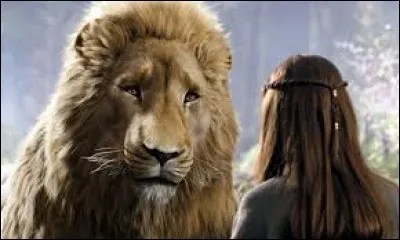 Dans quelle saga littéraire, adaptée au cinéma, retrouve-t-on le lion prénommé Aslan ?