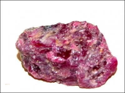 D'après la légende qu'est-ce qui est au pied de l'arc-en-ciel ?