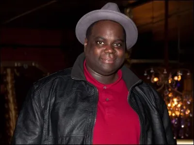 Dans la série, comment s'appelle-t-il ?