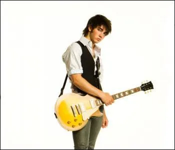 Quelle est la valeur de la bague que Kevin a offerte  sa fiance ?