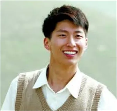 Où séjourne la jeune fille du roman ?