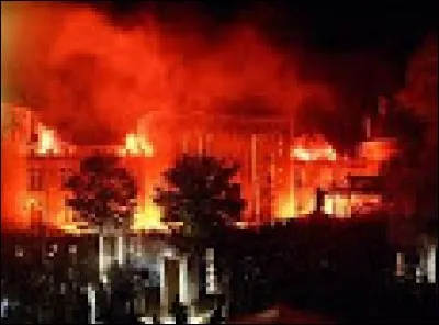 Comment se termine le roman?Maxim et celle qu'il aime sont enfin libres, mais...