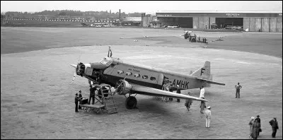 Ce trimoteur fran&ccedil;ais, construit de 1930 &agrave; 1934, pouvait transporter 10 passagers. De quel avion s'agit-il ?