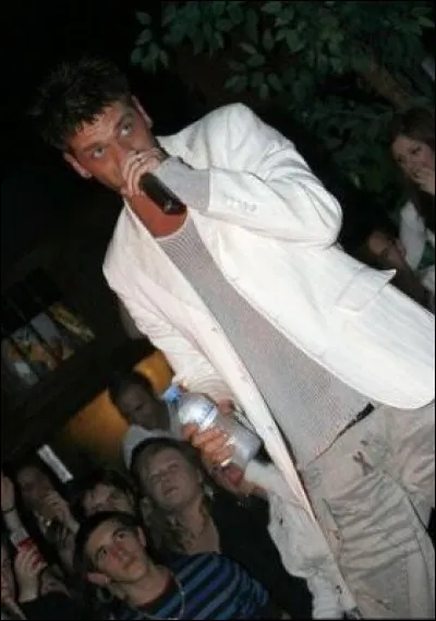 Quand Keen'V a-t-il percé dans la chanson ?