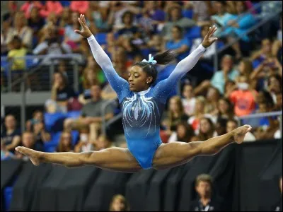 Championne olympique de gymnastique artistique féminine, 
elle a fait une prestation à couper le souffle.
Indice : elle est américaine.