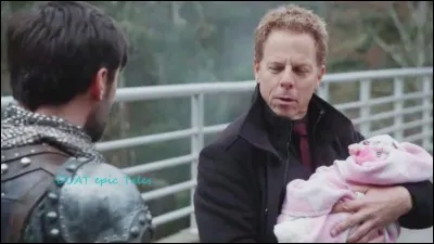 Qui tue Hadès et avec quoi ?