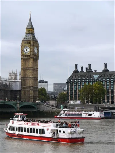Pourquoi les monuments ont-ils été construits près de la Tamise ?