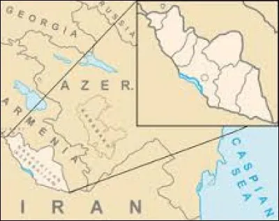 Quel pays possède l'enclave du Nakhitchevan, située entre l'Iran et l'Arménie ?