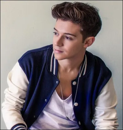 À quelle émission Ruggero (Matteo) a-t-il participé en Italie ?