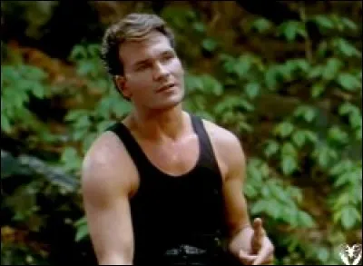 Comment s'appelle l'amie d'enfance de Johnny ?