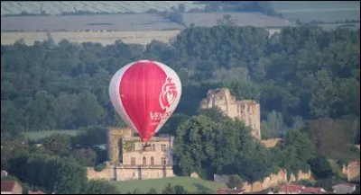 Au-dessus de quel département se déplace le ballon pour vous faire découvrir ce vrai chef-d'uvre entre Niort et Fontenay-le-Comte.