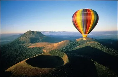 Le dépaysement est garanti et le panorama à couper le souffle. Que survole-t-on ici ?