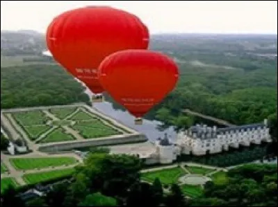 Quel château de l'Indre-et-Loire ces deux ballons vous font-ils découvrir ?
