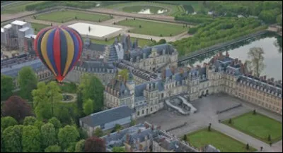 Le vol est royal au-dessus du château de Fontainebleau. De quel département respirez-vous l'air ?!