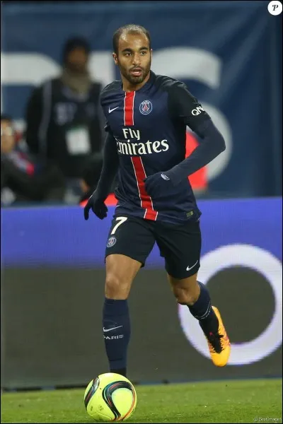 Qui portait le maillot numéro 7 pour le Paris Saint-Germain lors de la saison 2013/2014 ?