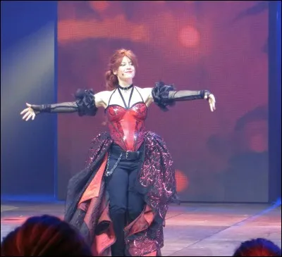 Qui chante : "Je suis cash" ?