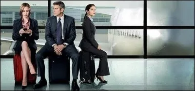 Dans ce film de 2009 réalisé par Jason Reitman,le personnage interprété par George Clooney passe la plupart de son temps en avion. Quel en est le titre ?