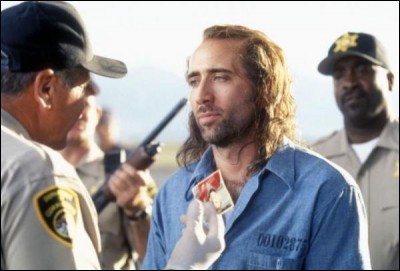 Dans ce film de 1997 de Simon West, le héros (Nicolas Cage) est, à sa sortie de prison, renvoyé chez lui dans un avion pénitentiaire. Mais l'avion contient aussi des criminels extrêmement dangereux qui parviennent à prendre le contrôle de l'appareil. Quel est le titre français de ce film ?