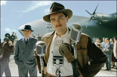 Aviator , réalisé en 2004 par martin Scorsese, retrace la vie d'un aviateur et homme d'affaires américain. De qui s'agit-il ?