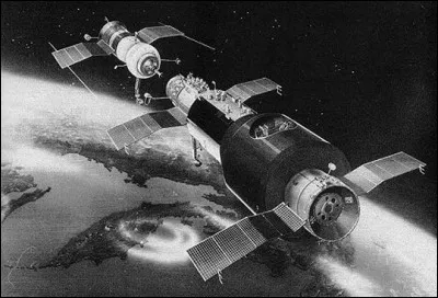 Quelle est la particularité de Saliout 1 lancée le 19 avril 1971 ?