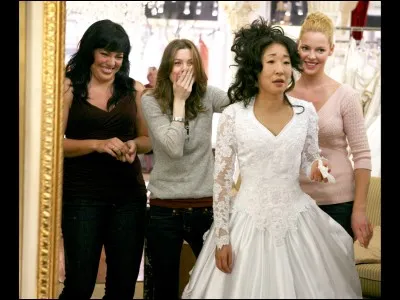 Qui laisse Cristina Yang en plan à son premier mariage ?