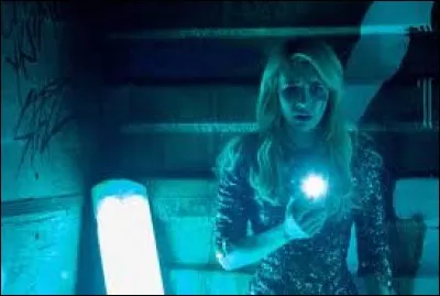 Pendant la dispute qui a éclaté entre Vee et Sydney, Nerve lui propose de terminer le défi de Sydney qu'elle a raté plus tôt dans la soirée. Quel était-il ?