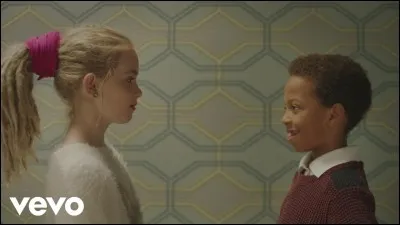 Qui a chanté "French Kiss" ?