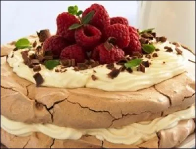 Il se nomme "belflore". Pâte sablée, lit de framboises, amandes meringuées et noisettes. D'où cette aérienne pâtisserie est-elle originaire ?