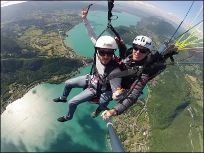 Il permet le vol libre.