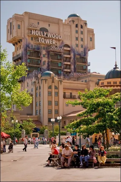 Comment s'appelle l'ascenseur de Disney ?