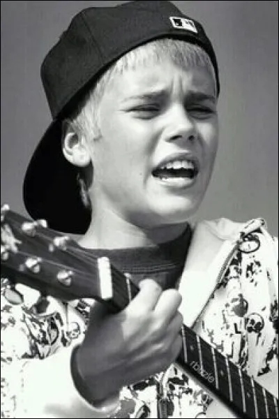 Quelle a &eacute;t&eacute; sa premi&egrave;re chanson ?