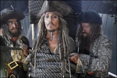 Retour sur le code des pirates : tout homme surpris à voler un membre de l'équipage, ne serait-ce que d'une seule livre, aura...