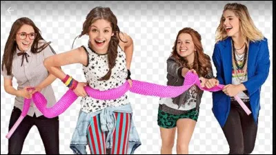 Avec qui Luna devient-elle amie à son arrivée à Buenos Aires ?