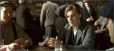 Grâce à quoi, a-t-il pu embarquer dans le "Titanic" ?