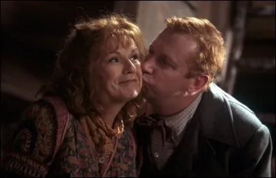 Comment s'appelle l'aîné des enfants de Molly et Arthur Weasley ?