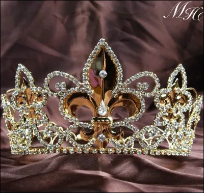 Que trouve-t-on comme ingrédients sur une pizza reine ?