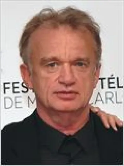 Comment s'appelle ce policier ?