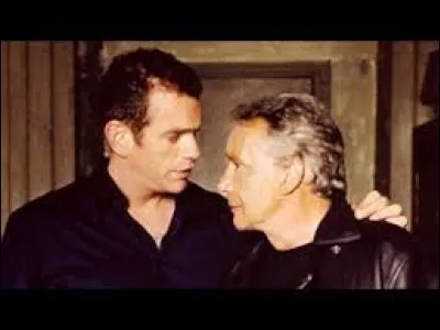 En 2004, avec quel chanteur Michel Sardou partage-t-il un duo sur la chanson "La Rivière de notre enfance" ?