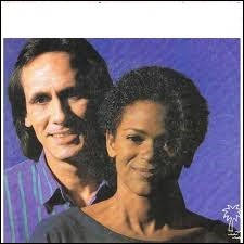 En 1987, avec quelle chanteuse Philippe Lavil partage-t-il un duo sur la chanson "Kolé séré" ?