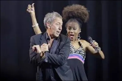 En 1990, avec quelle chanteuse François Feldman partage-t-il un duo sur la chanson "Joue pas" ?